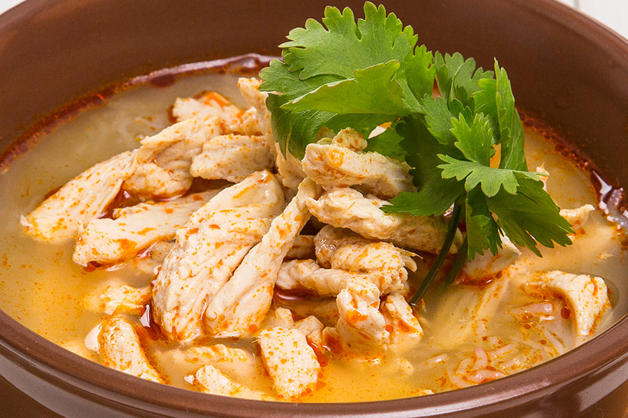 Острый тайский куриный суп