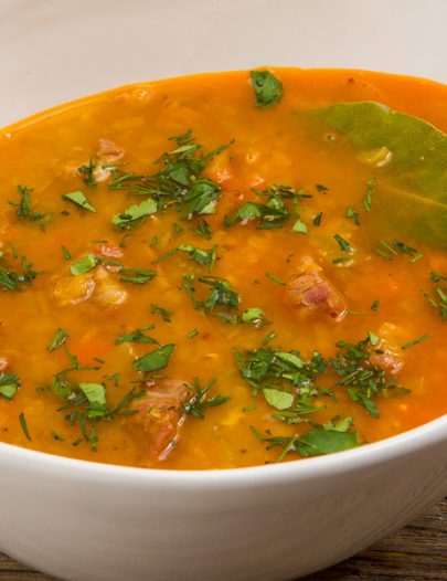 Чечевичный суп со свининой и копченой паприкой